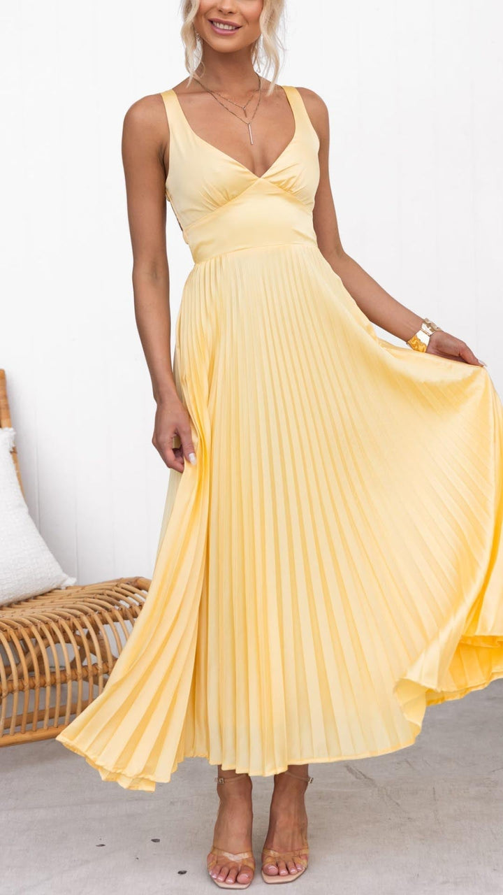 Lucienne™ | Elegante Abito Maxi Plissè Giallo con Scollatura a V