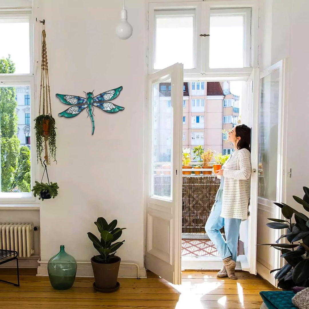 Decorazione da parete in metallo verde a forma di libellula