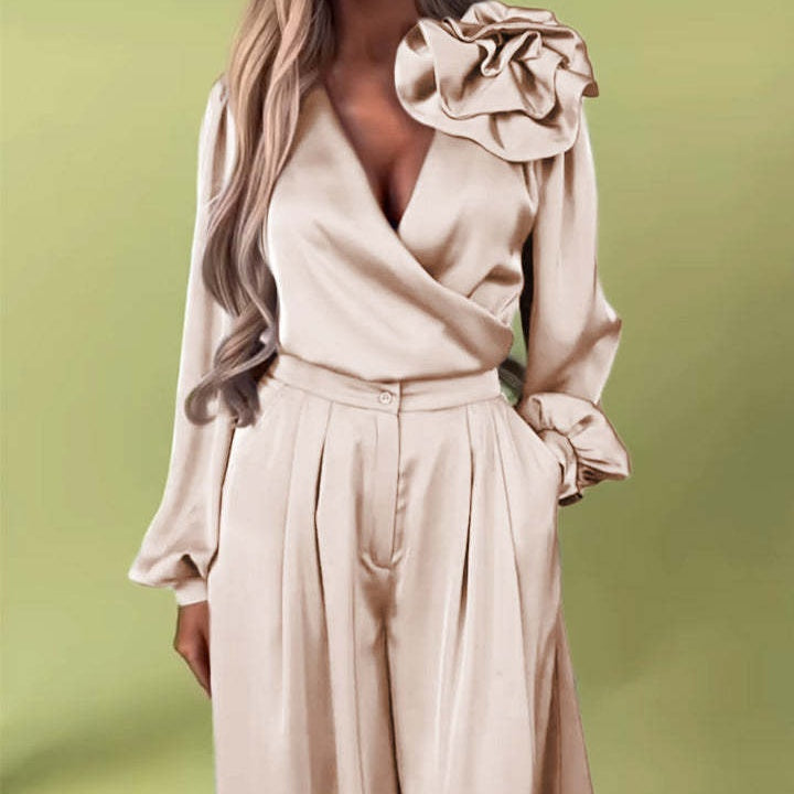 Hara™ | Combinazione Elegante con Dettaglio di Fiore