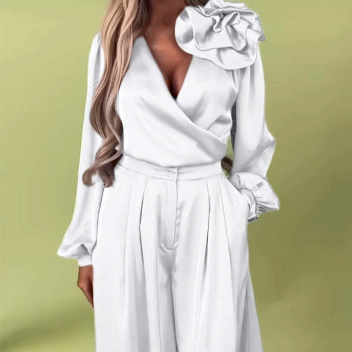 Hara™ | Combinazione Elegante con Dettaglio di Fiore