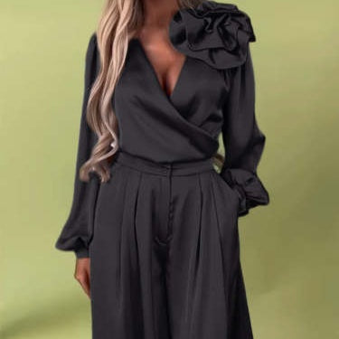 Hara™ | Combinazione Elegante con Dettaglio di Fiore